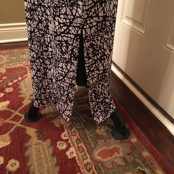 NWT Long Blk/Wht Sleeveless Dress - Picture 6 of 10